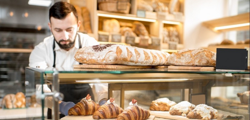 vendeur en pâtisserie