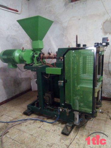 Machine Injection Des Semelles (01) Poste