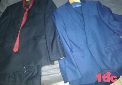 2 costumes taille S